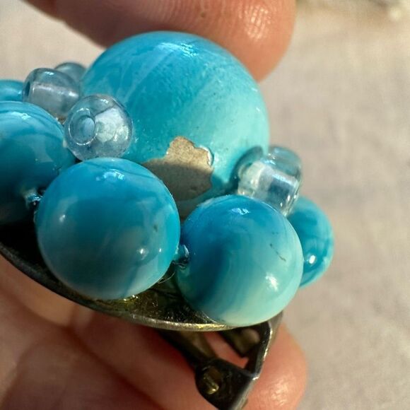 Blue beaded vintage clip on earrings - Picture 7 of 9